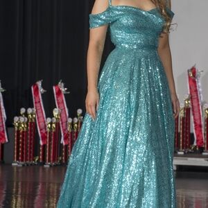 Elegant Teal Off-Shoulder Prom Dress